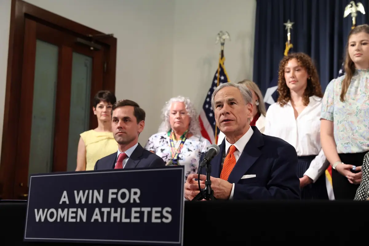 Texas (EE.UU.) prohíbe a las universitarias trans participar en deportes de mujeres