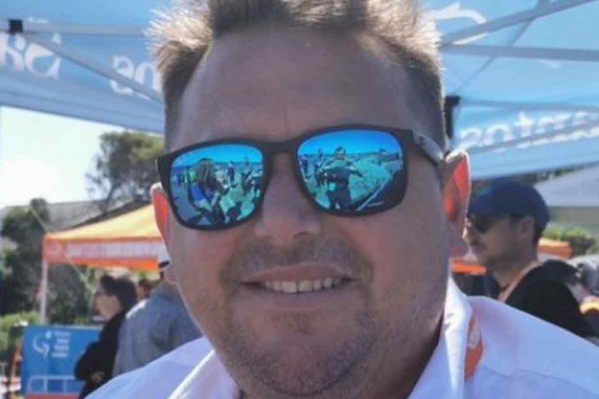 Una mujer denuncia a Allan Davis por enviarle mensajes directos no deseados