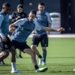 Messi y Busquets, sonrientes en el primer entrenamiento con el Inter Miami