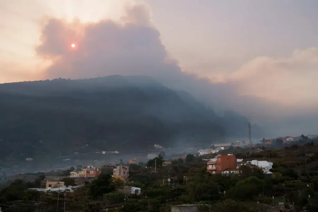 Incendio En Tenerife Más De 8000 Hectáreas Afectadas Y 12279 Evacuados Somosfan 6130