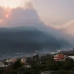 El incendio de Tenerife quema 3.800 hectáreas tras una noche dura por el viento cambiante