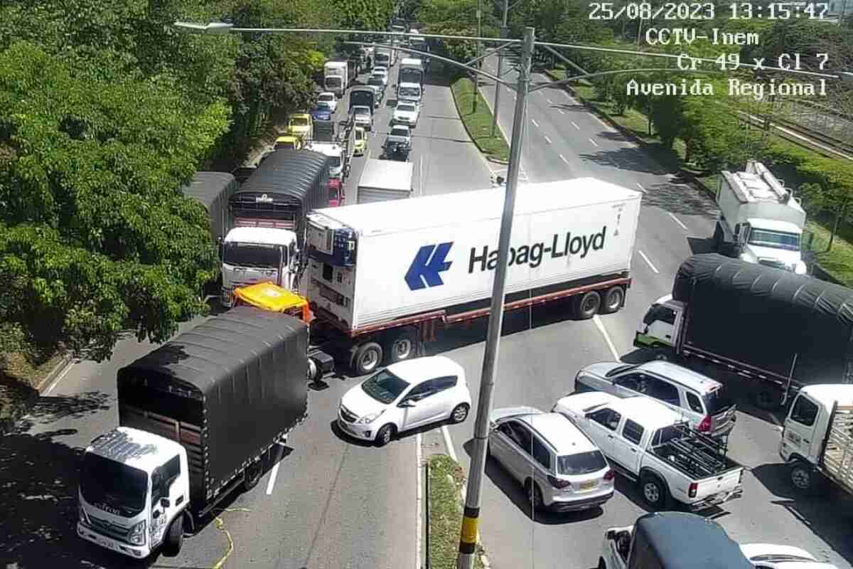 Motociclista muere tras chocar con vehículo en Medellín: Accidente se registró en la Regional