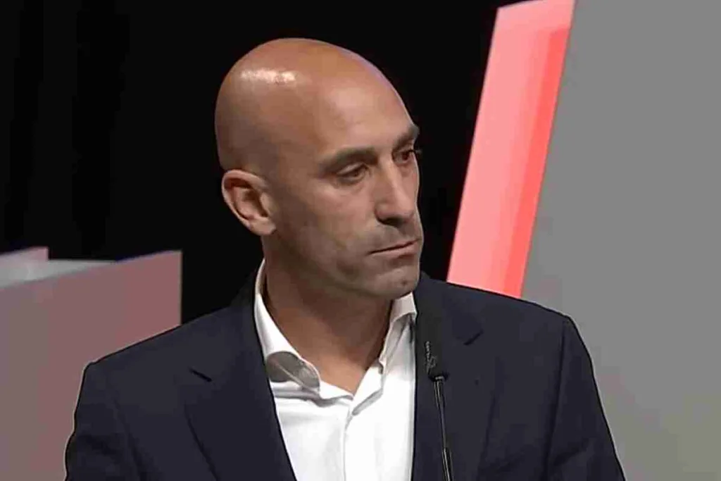 Luis Rubiales Desafía la Presión y Anuncia su Permanencia como Presidente de la RFEF