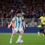 1-0. Messi; gol de tiro libre, récord en eliminatorias y triunfo en el debut ante Ecuador-Messi pidió el cambio por cansancio y preocupa a Argentina y al Inter Miami