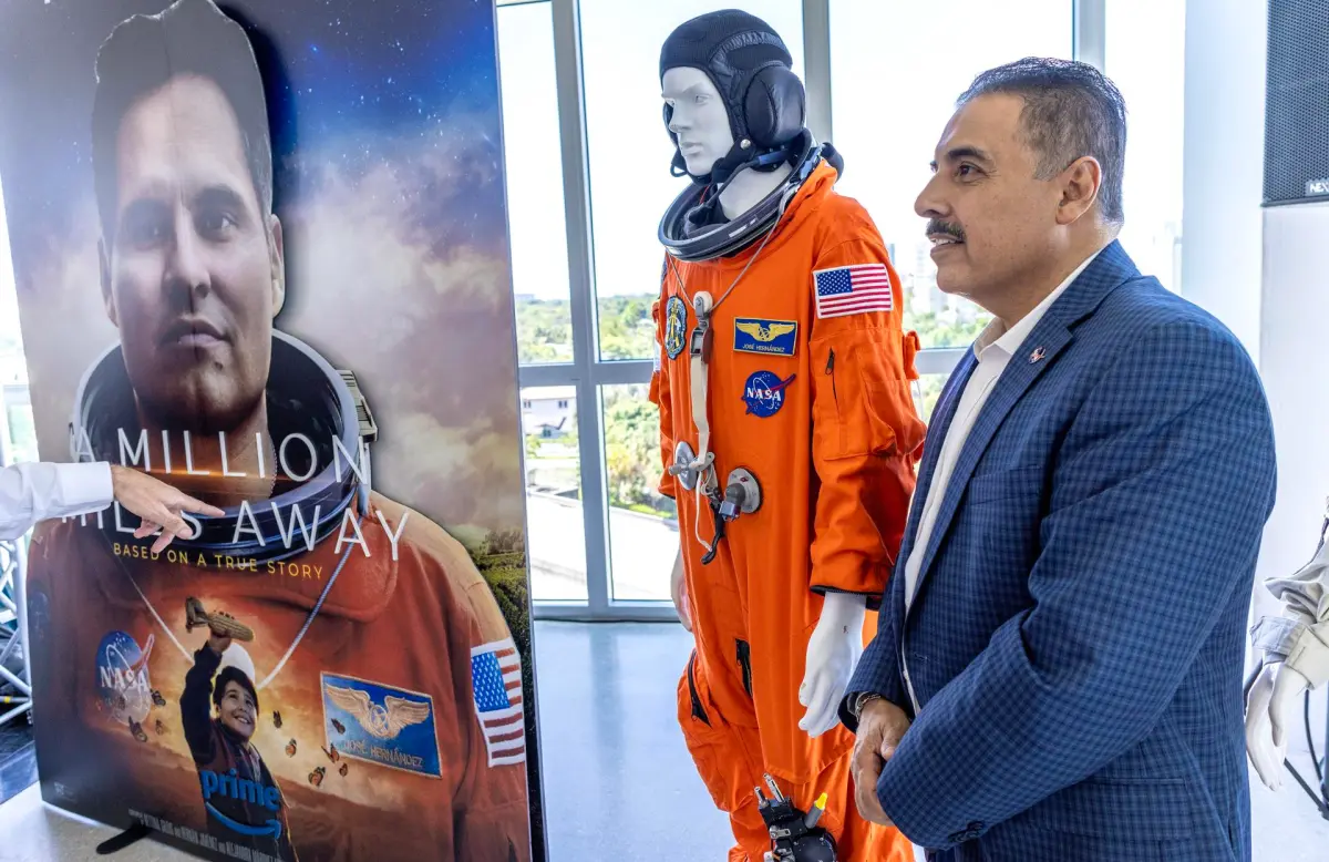 El astronauta José Hernández pide a escolares de Miami no claudicar en sus sueños