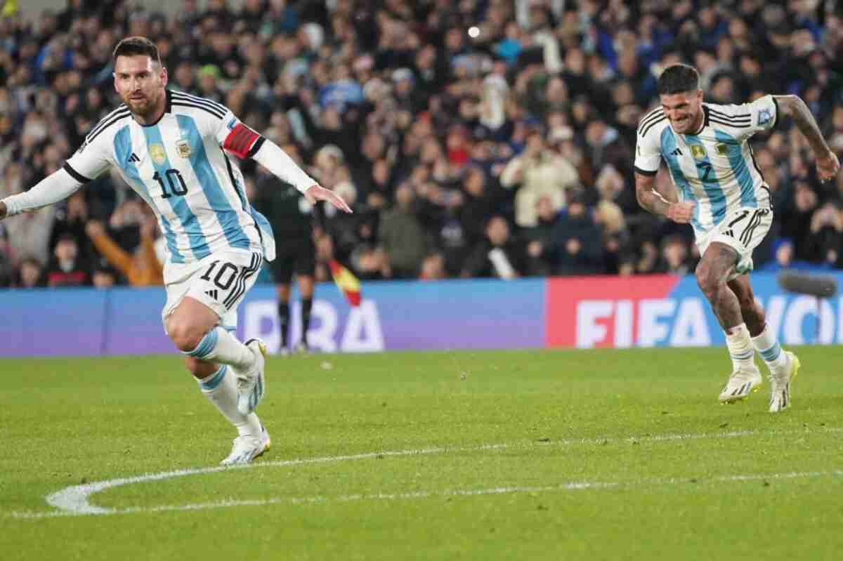 Messi explica por qué pidió el cambio en el partido entre Argentina y Ecuador.