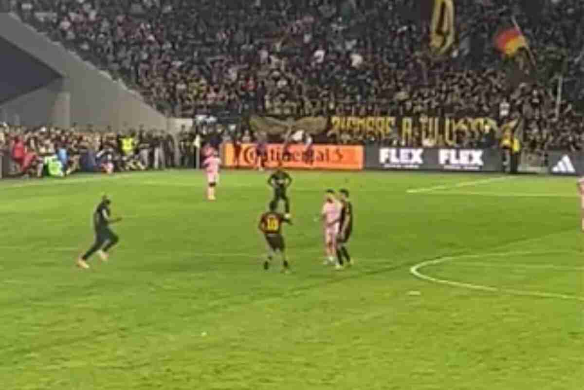 Messi y su guardaespaldas viral: así fue el incidente con un fan en el campo