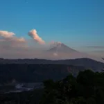 Se registran 432 explosiones en el volcán ecuatoriano Sangay y 49 en El Reventador