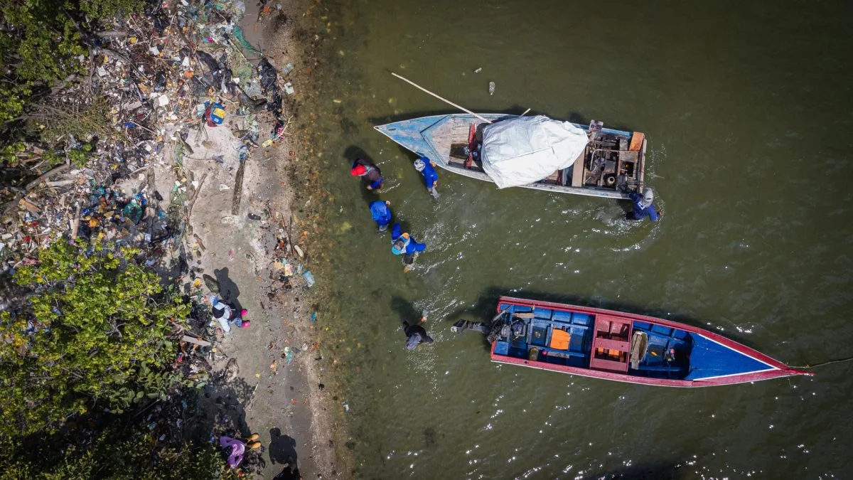 Venezuela ha retirado 28.000 toneladas de desechos de las orillas del Lago de Maracaibo