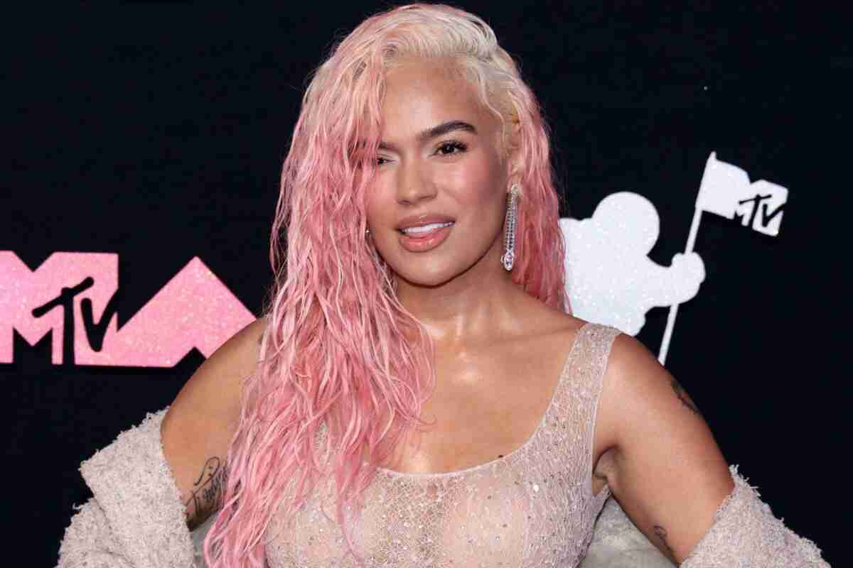 Karol G no pierde oportunidad y le propone a Saweetie un viaje a Medellín