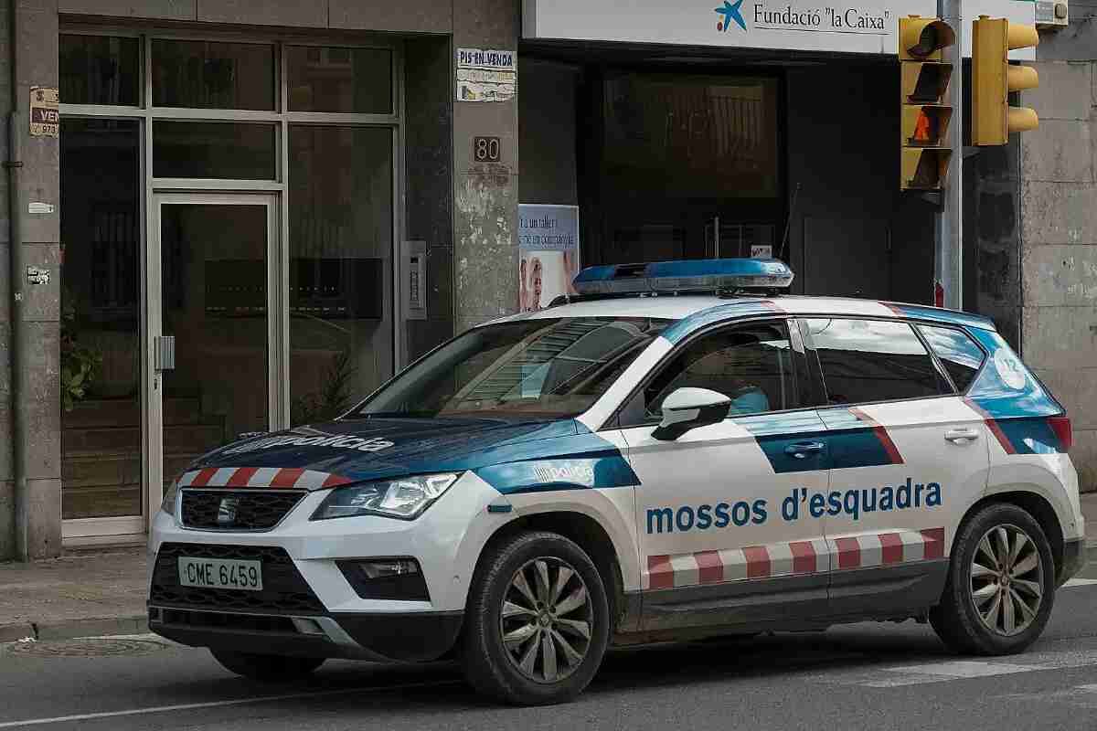 Hijo del cónsul chileno en Barcelona implicado en robos con violencia con vehículo diplomático