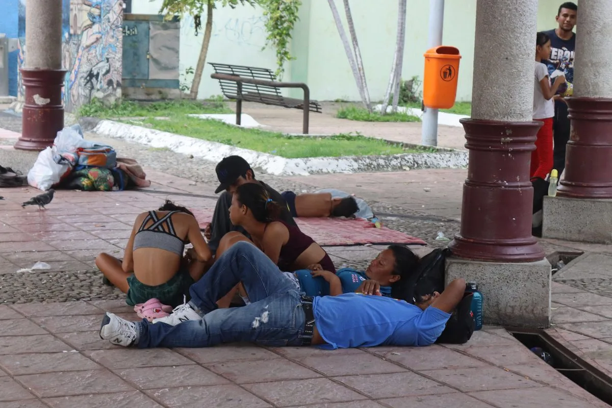 Migrantes y ONG impulsan censo para pedir papeles que les permitan transitar por México