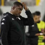 Hubert Bodhert no resiste más: se va de Santa Fe tras perder 5-0 con Águilas