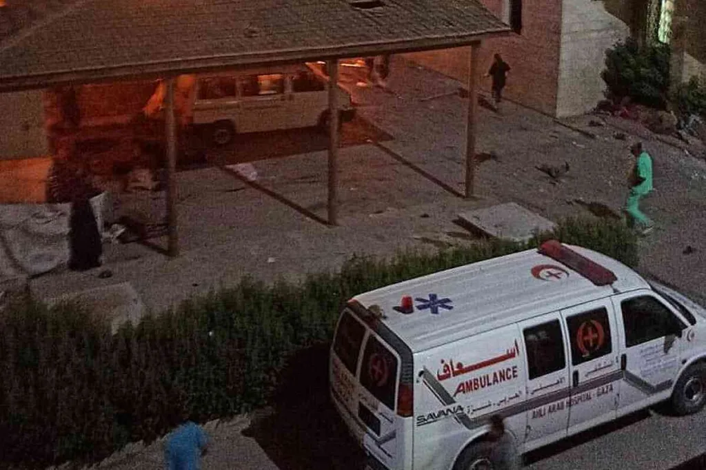 500 personas mueren en el Hospital Bautista Árabe de Gaza tras un bombardeo de Israel-