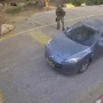 Hamás asesina a sangre fría a una familia y a 108 personas en un kibutz israelí: el video que lo prueba