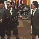 Mau y Ricky quisieron sorprender a sus fans en Miami y terminaron botados del centro comercial