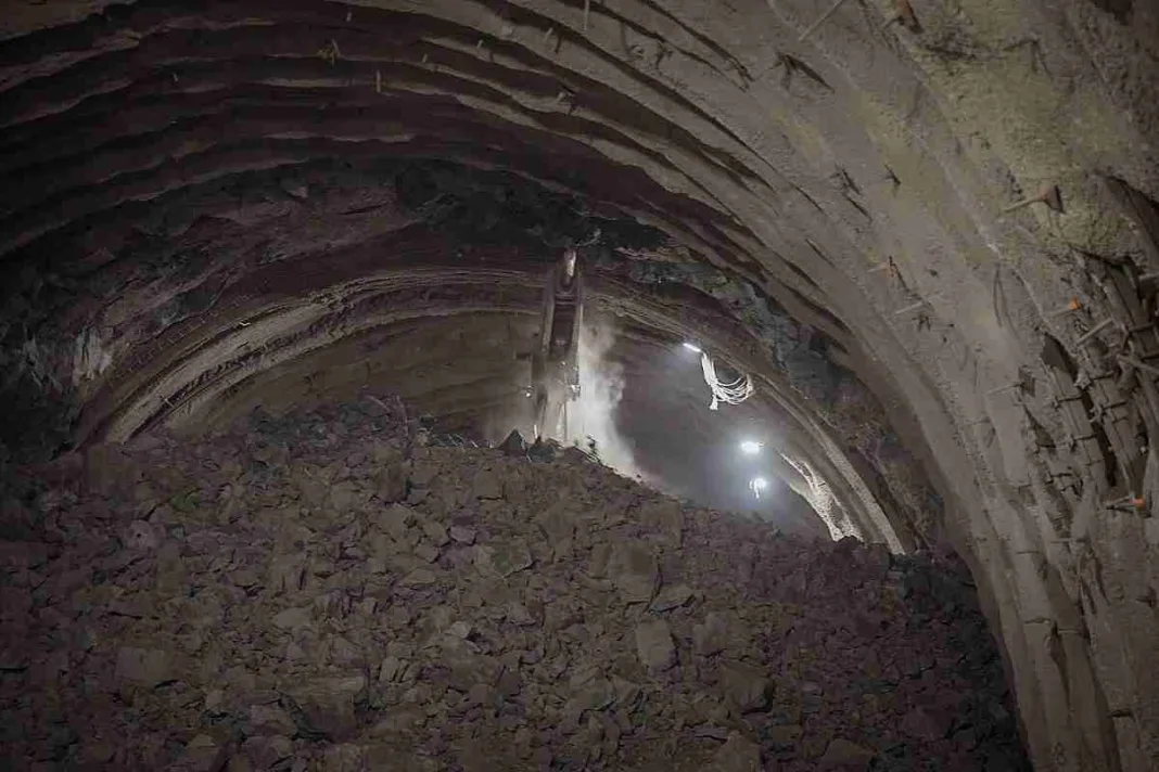 Así Se Completó El Túnel Del Toyo Más De 9 000 Metros Excavados