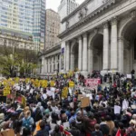 Dos millares de propalestinos ocupan la escalinata de la Biblioteca Pública de Nueva York