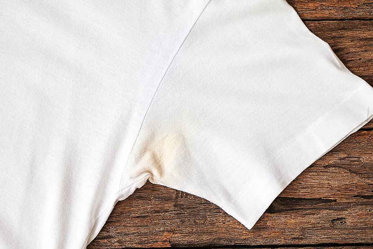 Cómo prevenir y eliminar las manchas amarillas de las axilas en la ropa blanca de forma fácil y económica