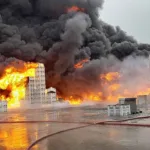 Incendio consume patio de pallets de plástico en planta "Agrozzi" en Teno