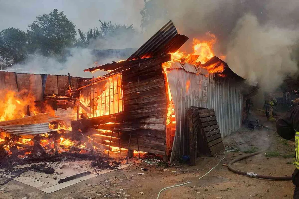 14 víctimas fatales deja incendio en campamento Cerro Obligado de Coronel