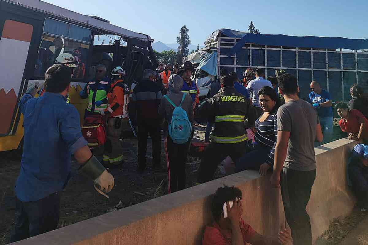 Choque entre camión y bus en Pudahuel cobra la vida de dos personas y deja 10 heridos