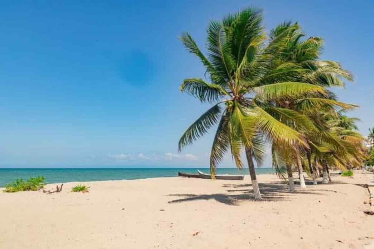 coveñas-Dos niños de Corozal pierden la vida ahogados en la playa de Coveñas, en Tolú--Tragedia en Tolú: Joven Antioqueña Muere al Caer desde una Cabaña