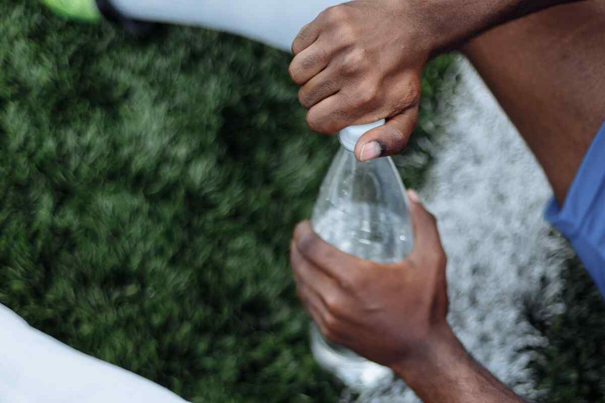 Agua embotellada: ¿una bebida saludable o una bomba de nanoplásticos?