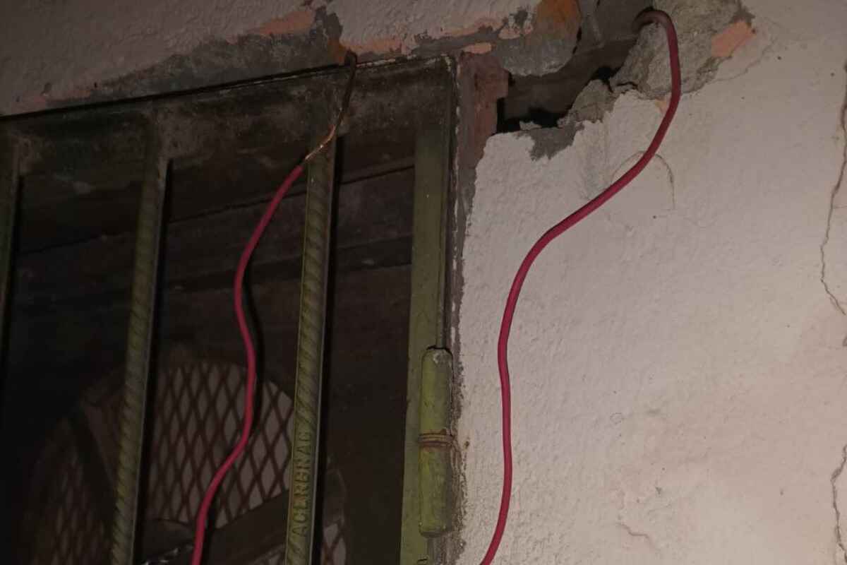 Electrificaron la puerta de su casa para evitar robos en Corrientes y un ladrón murió al intentar entrar
