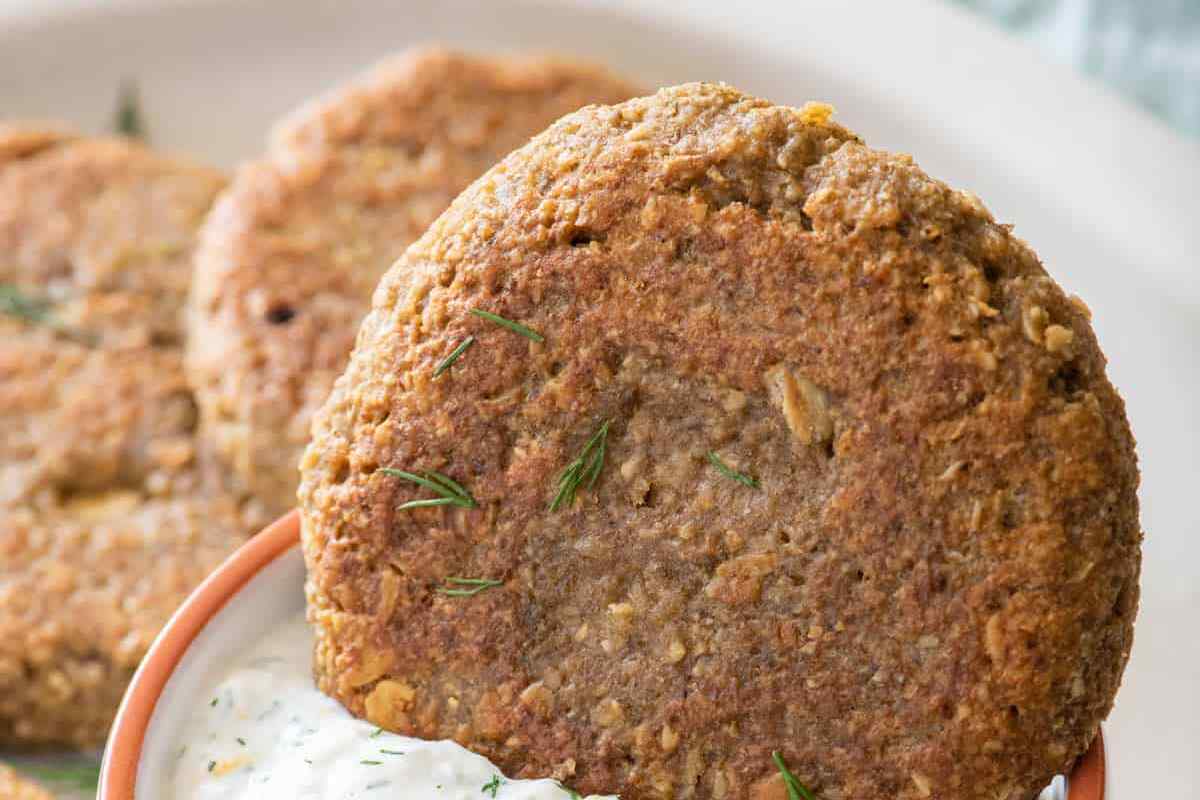 Cómo preparar unas deliciosas tortas de lentejas con sabor a carne