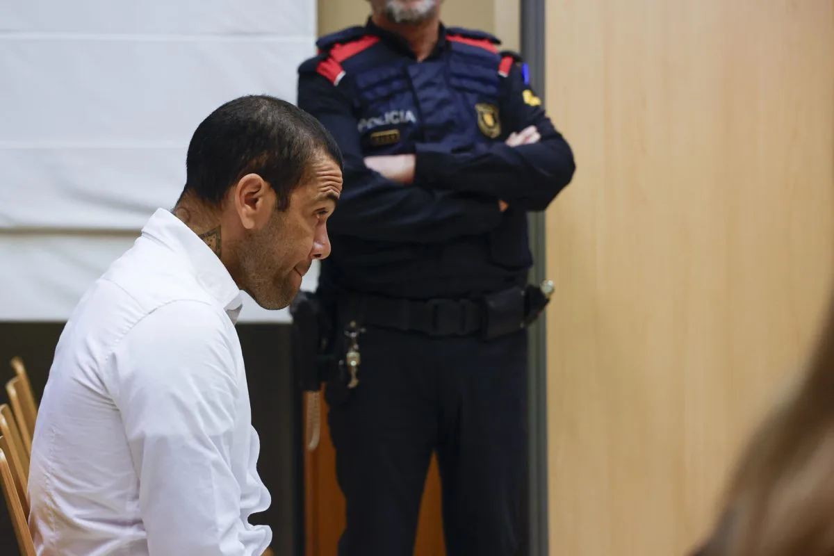 La Audiencia de Barcelona decidirá este martes si Dani Alves sale de prisión