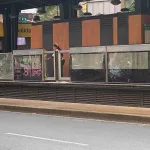 Estaciones del Metroplús en Medellín sufren daños por actos vandálicos en marcha de mujeres
