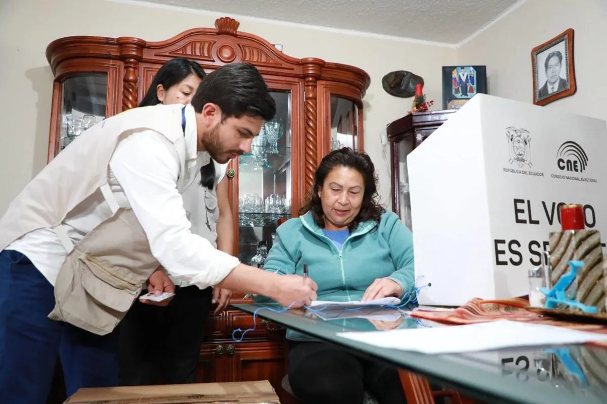 Ecuador vota las reformas de Noboa para combatir al crimen, atraer inversiones y crear empleo