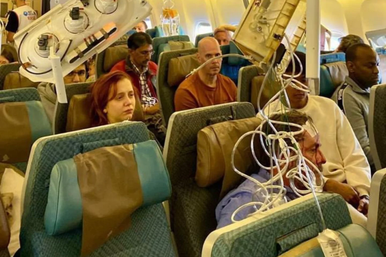 Veinte pasajeros del vuelo de Singapore Airlines se encuentran en cuidados intensivos