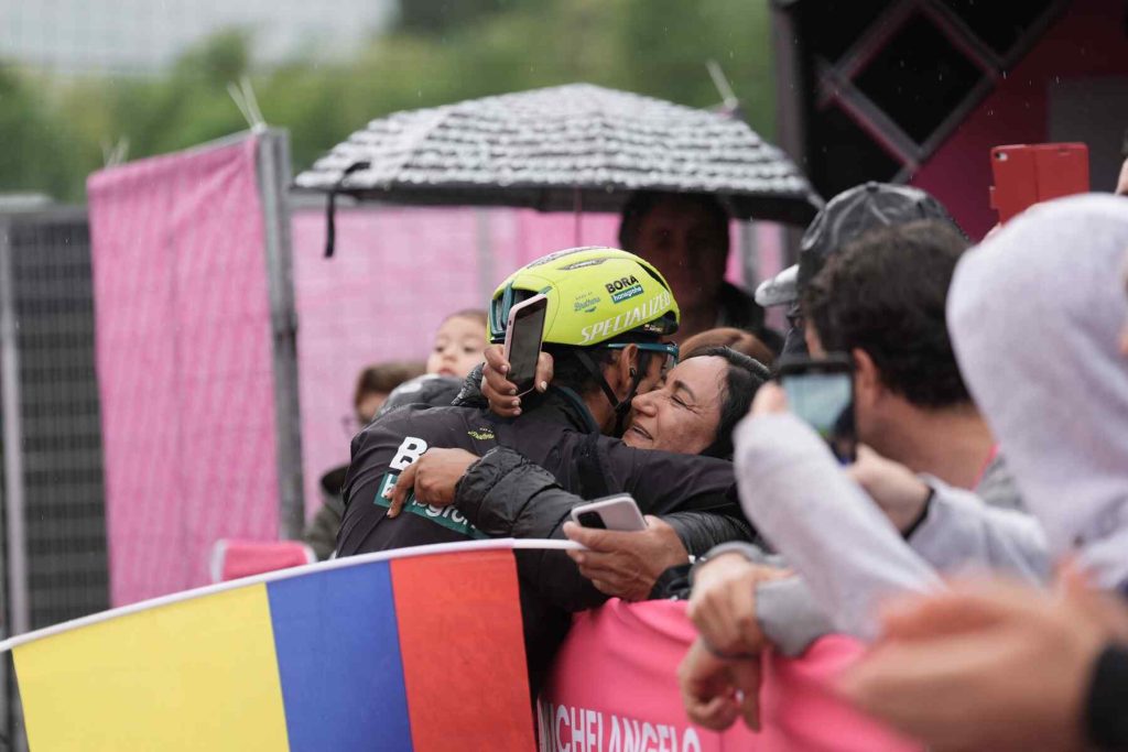  Giro de Italia 2024: Pogacar triunfa en la penúltima etapa y Daniel Felipe Martínez asegura el subcampeonato