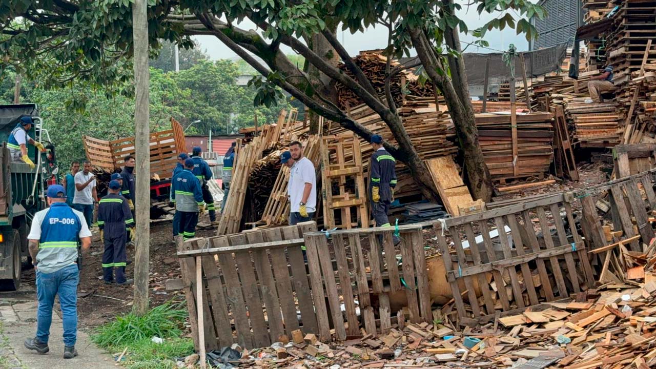 Alcaldía de Medellín recoge 960 toneladas de residuos en 142 operativos