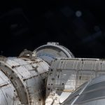 Astronautas en la EEI se refugian en sus cápsulas debido a la ruptura de un satélite ruso