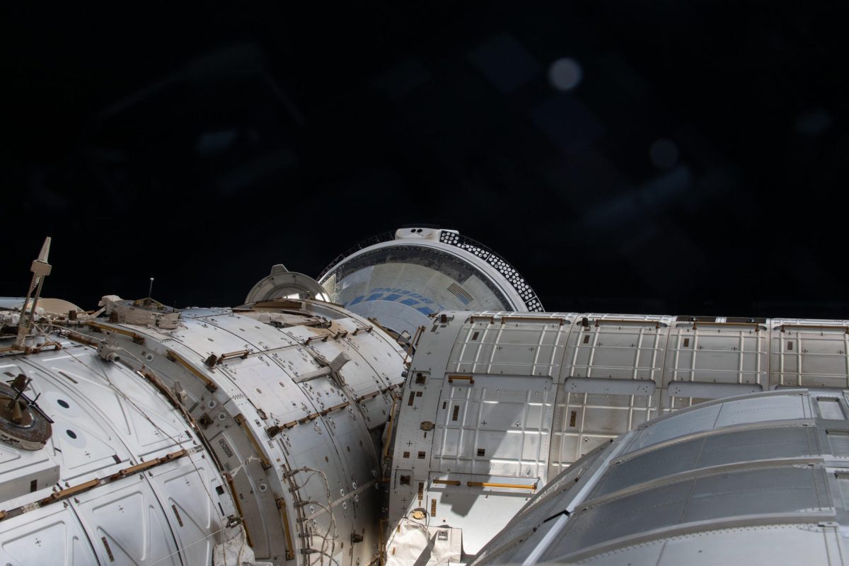 Astronautas en la EEI se refugian en sus cápsulas debido a la ruptura de un satélite ruso