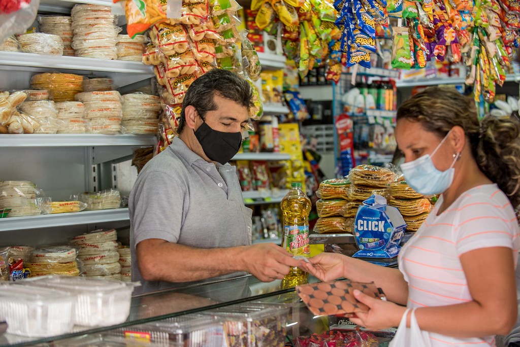 Cae la venta en tiendas de barrio en Colombia