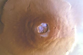 Descubren escarcha en unos volcanes de Marte donde se creía imposible que hubiera hielo