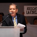 Docentes venezolanos piden a candidato González Urrutia recuperar sus derechos y el sueldo