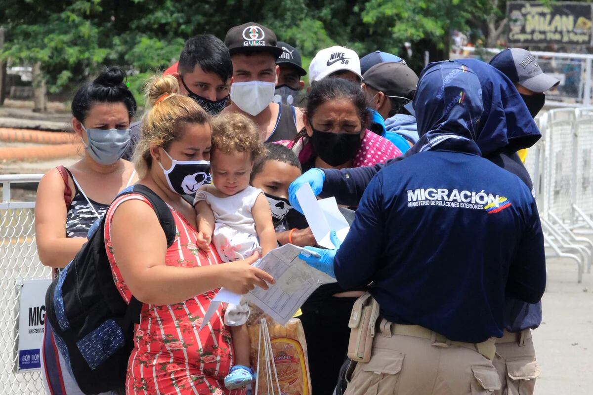 Gobierno anuncia nuevo permiso especial que regularizará a tutores de niños venezolanos