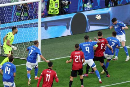 Italia remonta en un cuarto de hora y gana 2-1 al descanso a Albania