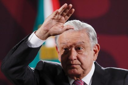 López Obrador rechaza dar instrucciones a Sheinbaum sobre reformas constitucionales