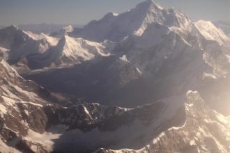 Nepal recoge 11 toneladas de basura y 4 cadáveres durante campaña para limpiar sus cumbres