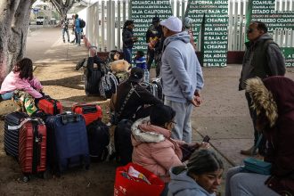 ONG en México instan a migrantes a no cruzar a EE.UU. y evitar crisis de deportaciones