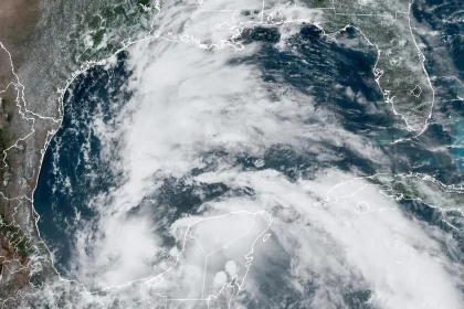 Tormenta tropical Alberto amenaza con fuertes lluvias en Texas y México