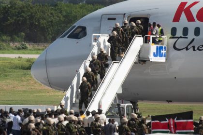 Un contingente de 400 policías de Kenia llega a Haití para intentar frenar la violencia
