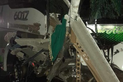 Bus de la agrupación de Elder Dayán Díaz se accidenta en La Guajira: solo el conductor resultó herido