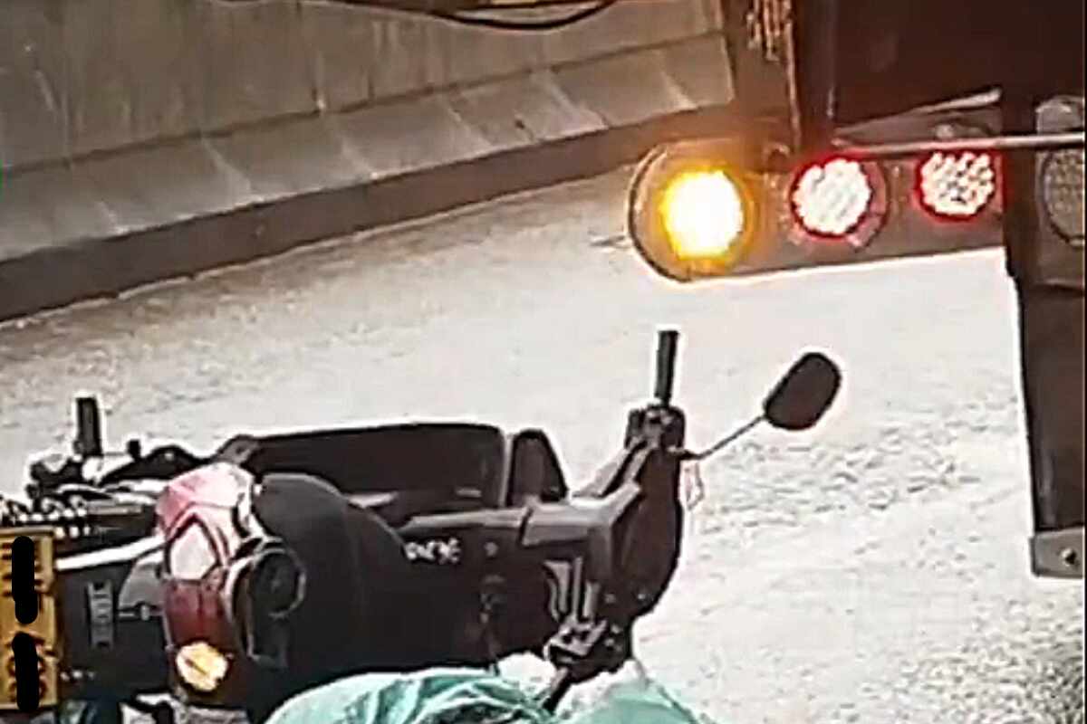 Motociclista pierde la vida tras impactar con un camión en la Paralela, sentido Norte-Sur, en el puente de la Medellín-Bogotá